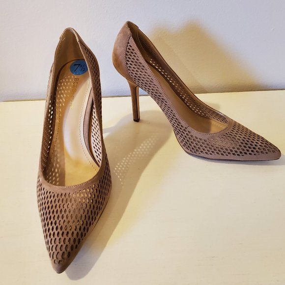NEW!! BCBG Tan Suede Pumps - 7 1/2 - Picture 1 of 4